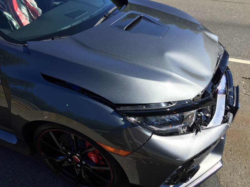 Illustration for article titled 'Jackass Not Paying Attention' Crashes Into Man's New Honda Civic Type R Right After He Bought It
